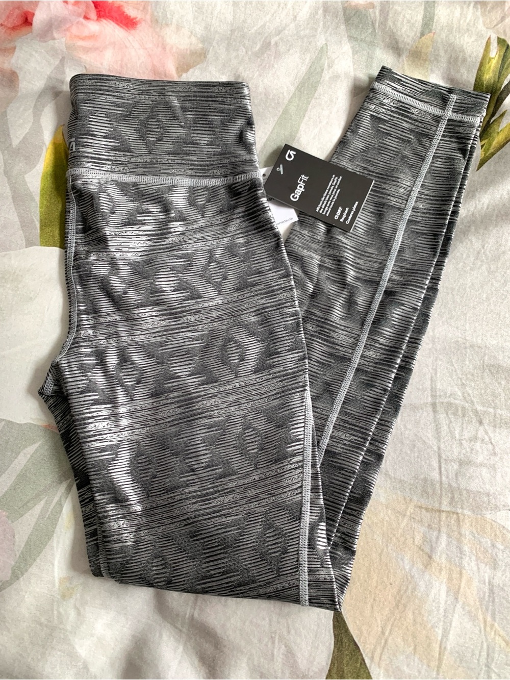 GapFit GFast Silver and Black Patterned Leggings